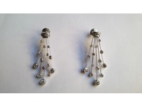 A really gorgeous pair of white gold diamond drop earrings