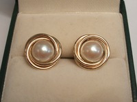 9ct yellow gold set with pearls