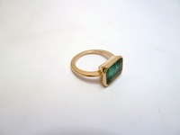 Exquisite 22ct gold emerald single stone ring
