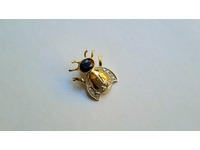 Yellow gold bee pendant