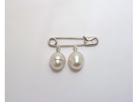 9ct white gold brooch with cultured pearls and diamond