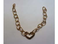 Gold bracelet with oval links and heart detail, every link made by hand