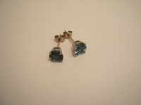 Palladium stud earrings set with blue zircon