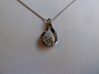 White gold and diamond necklet
