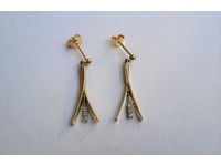 18ct yellow gold and platinum diamond set drop earrings.