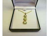 18ct yellow gold 3 stone opal pendant