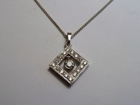 18ct white gold pendant set with brilliant cut dimaonds