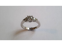 Centre round brilliant cut diamond with one teardrop diamond claw set either side.